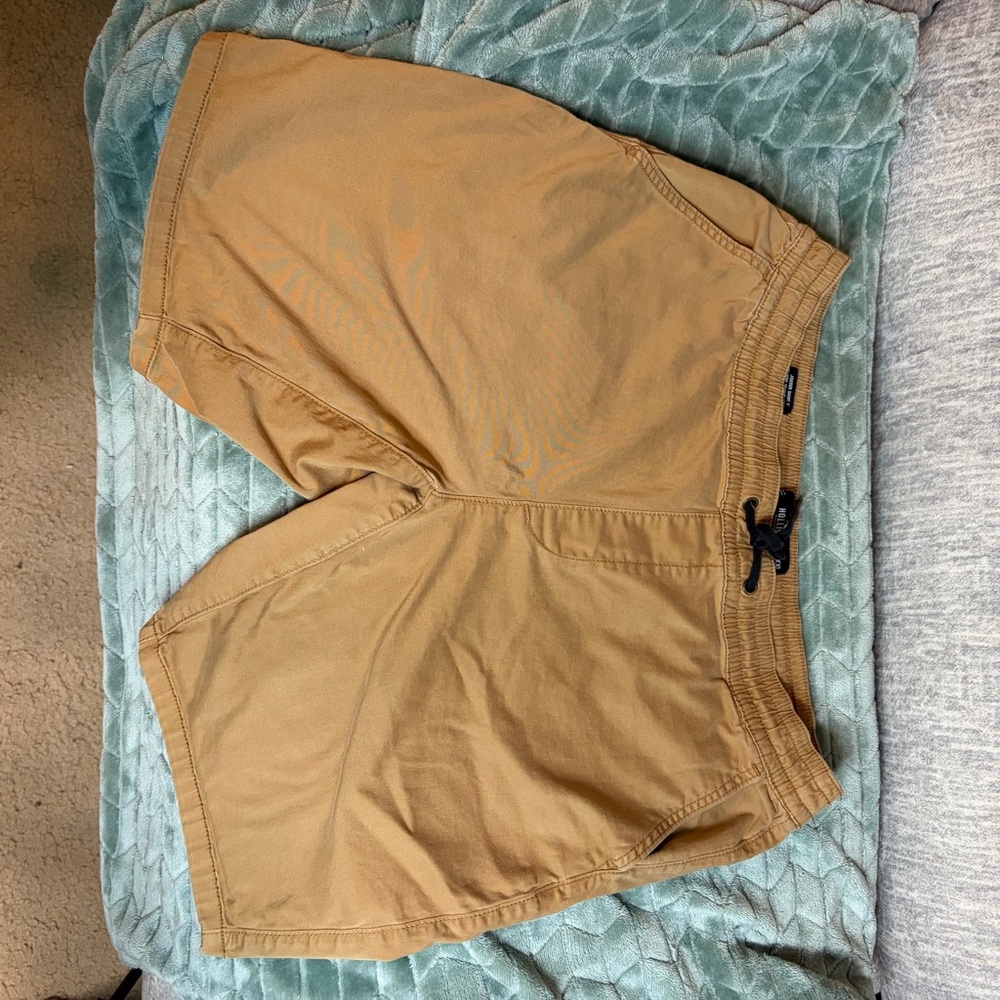 Hollister Men's Tan Flat Front Shorts